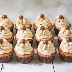 Шоколадови кексчета с карамелен крем 12 бр.